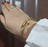 بنگل زنانه میخی رنگ طلایی